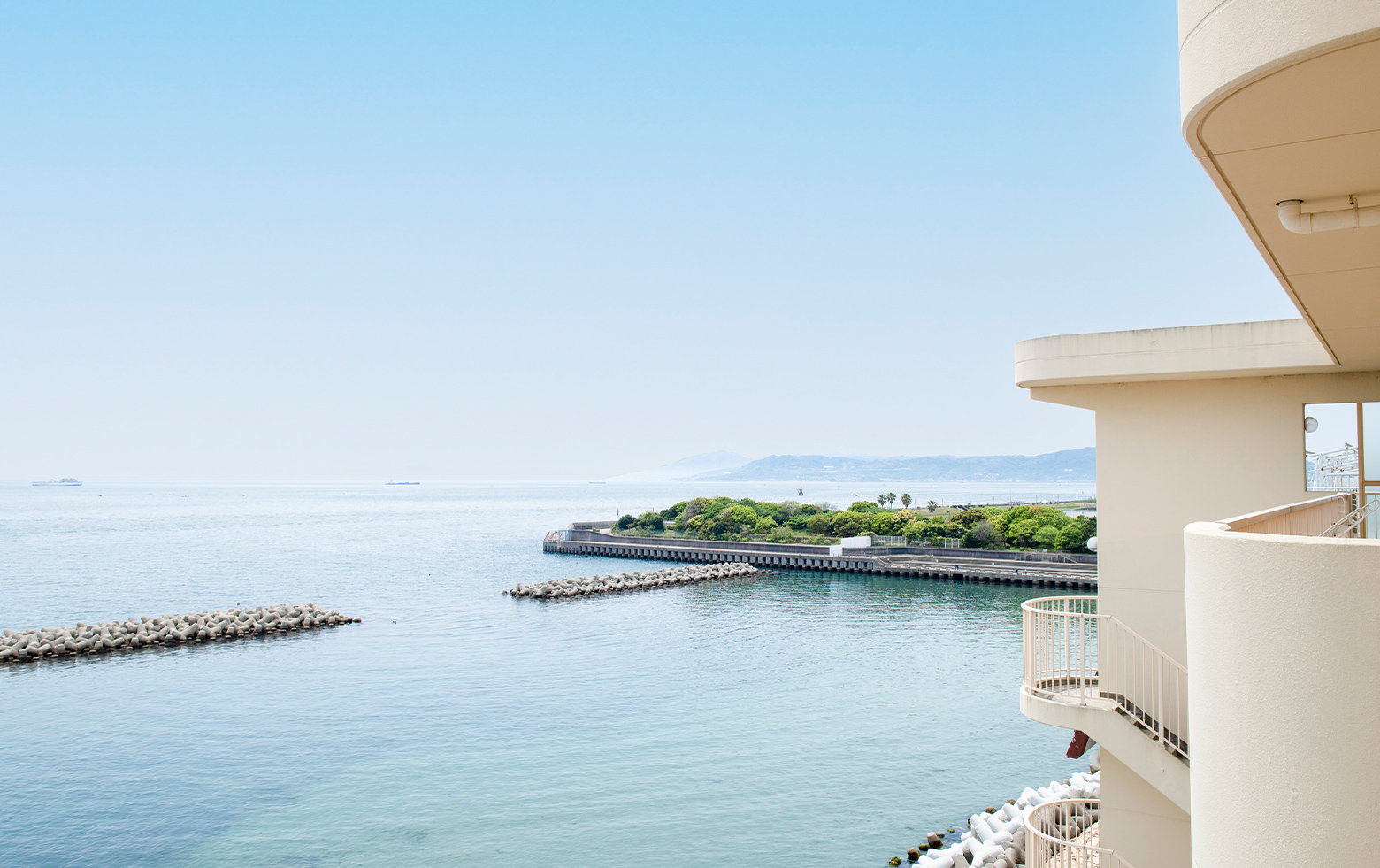 窓からは雄大な海景色リゾート感覚のシニアライフ